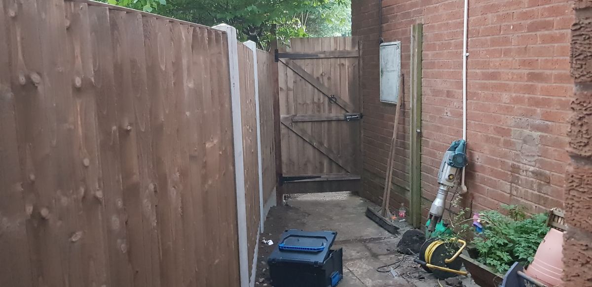 New closeboard garden fence and gate in Birmingham, photo 3