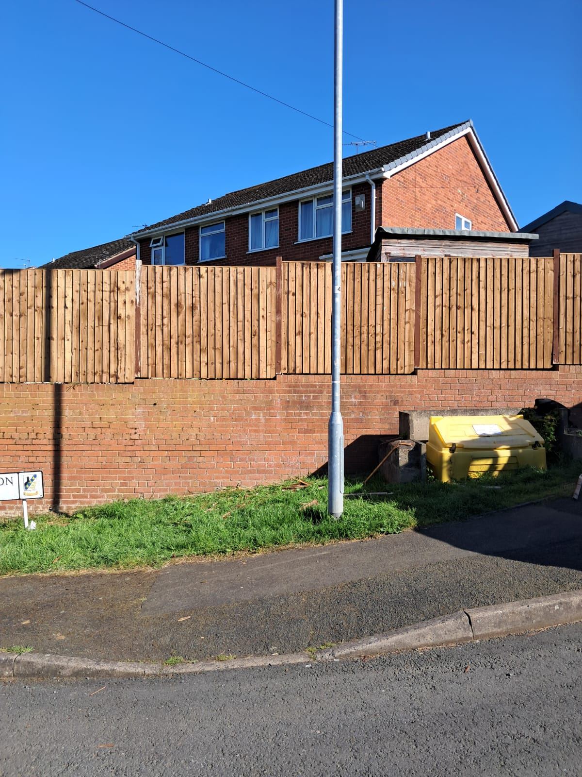 New boundary fence on a brick wall in Kidderminster, photo 2