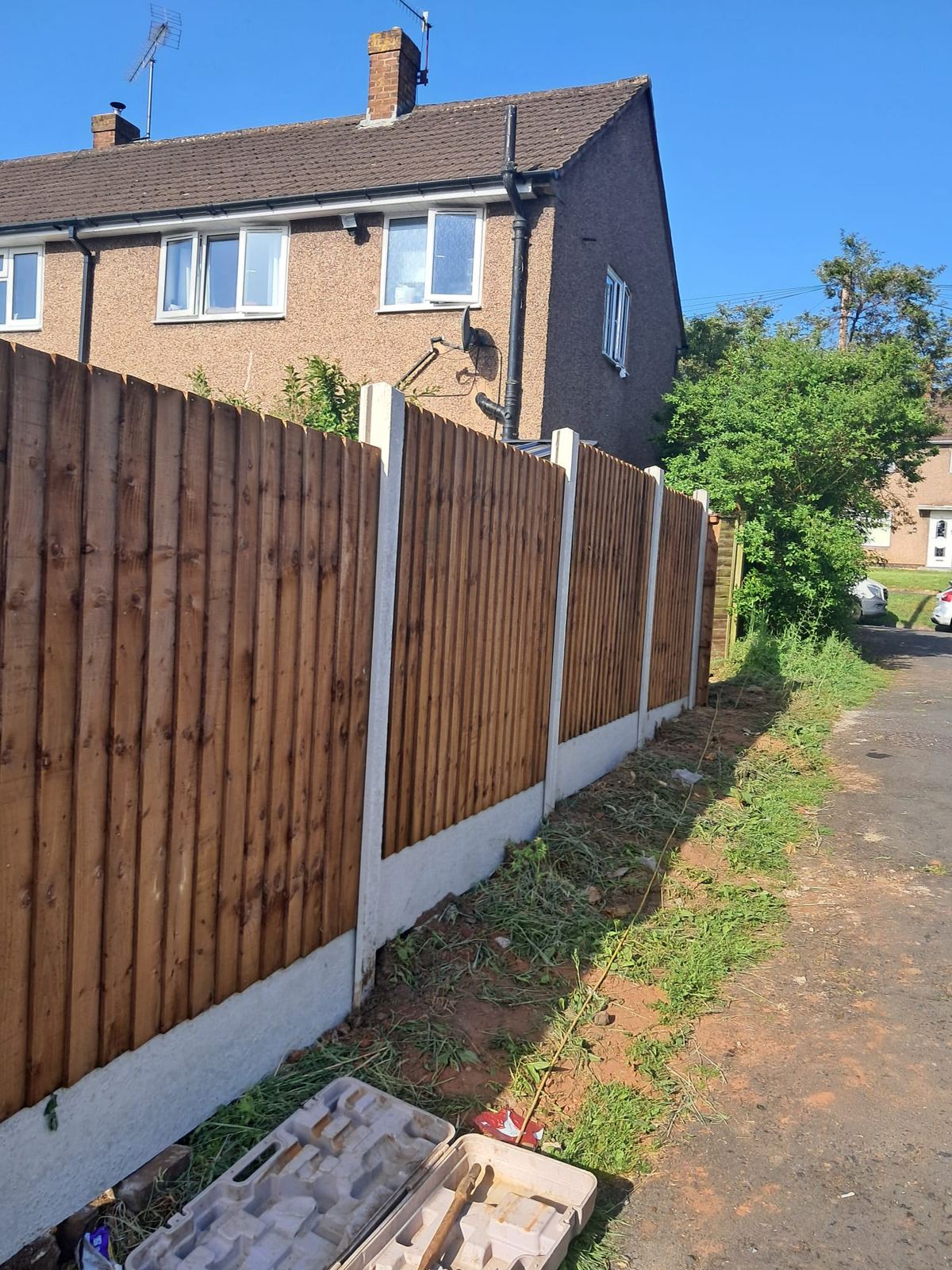 Replacement closeboard fence beside an access path in Kidderminster, photo 4