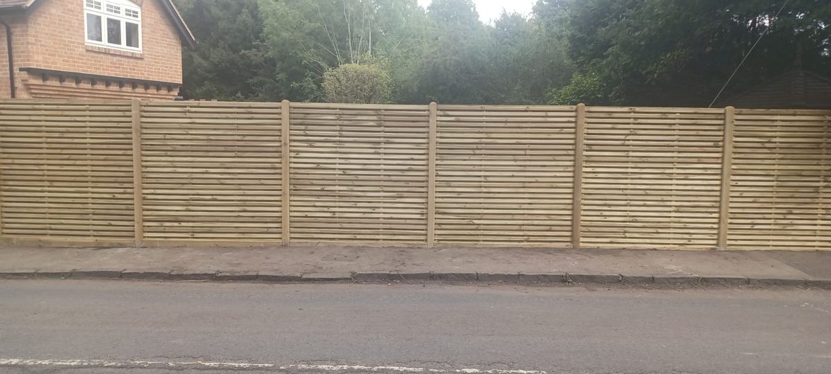 Horizontal slatted timber fencing in Redditch, photo 4