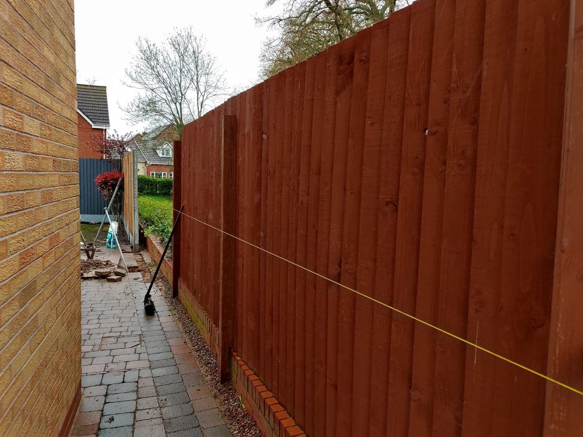 Closeboard fence beside a block-paved drive in Stourport-on-Severn, photo 2