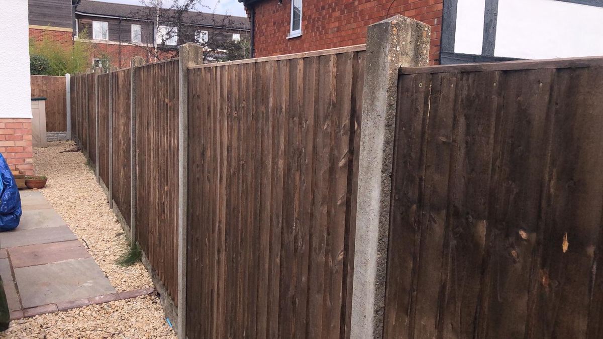 Dark closeboard fence beside a path in Stourport-on-Severn, photo 1