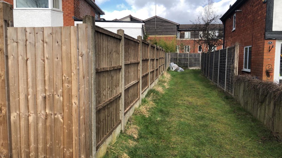 Dark closeboard fence beside a path in Stourport-on-Severn, photo 3
