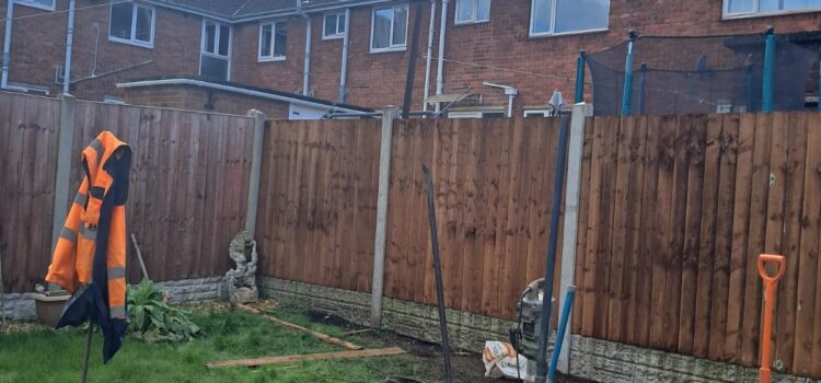 How to Choose the Right Garden Fence for Your Property in Oldbury