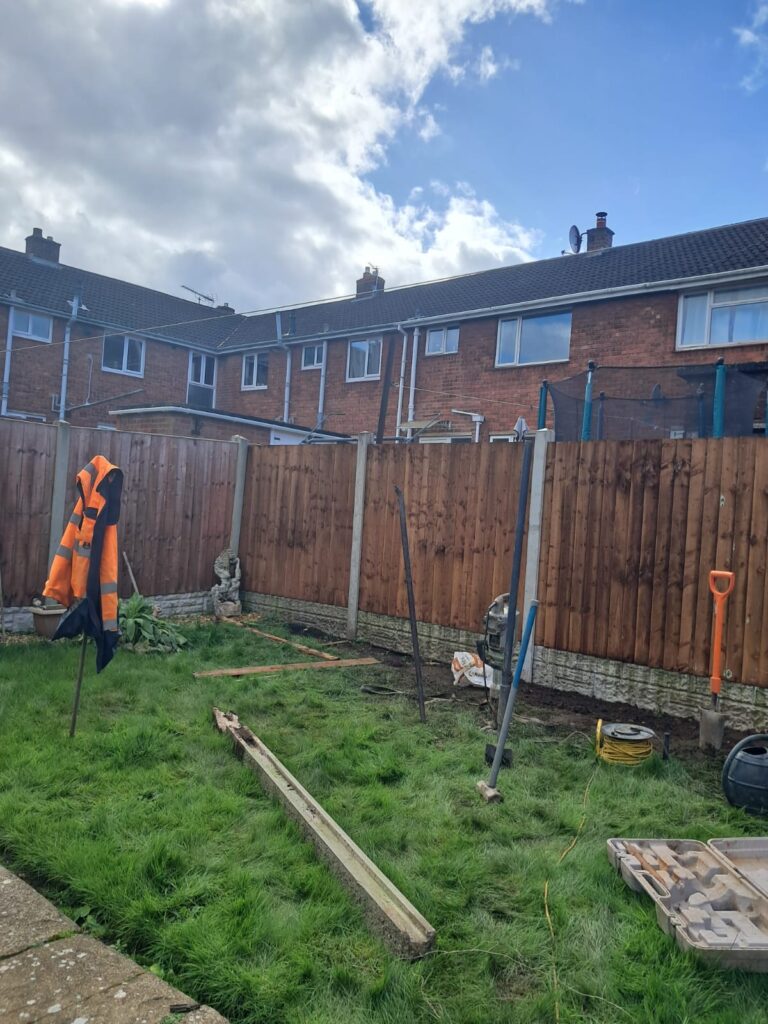 How to Choose the Right Garden Fence for Your Property in Oldbury